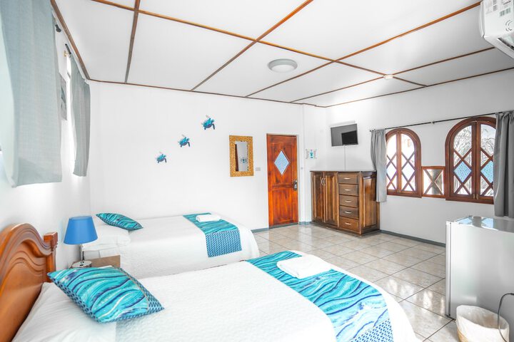 Room 33 of 204