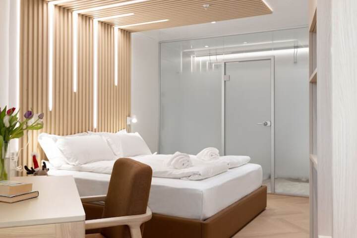 Room 8 of 75