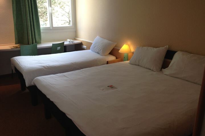 Room 2 of 30