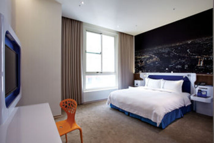 Room 48 of 72