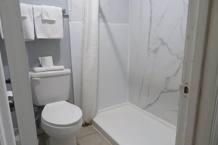 Room 10 of 11