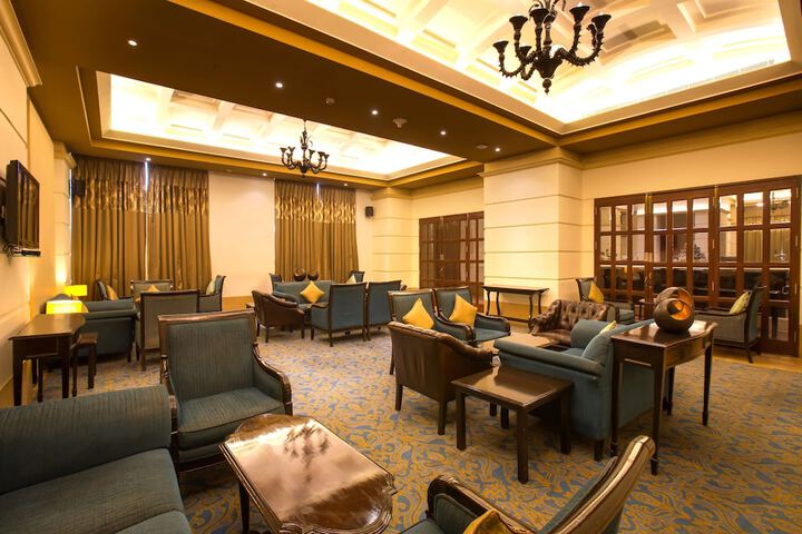 Lounge 77 of 113