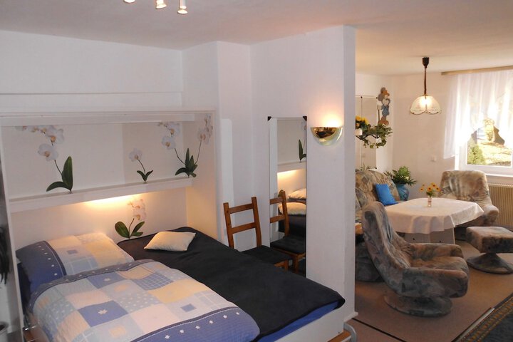 Room 7 of 33