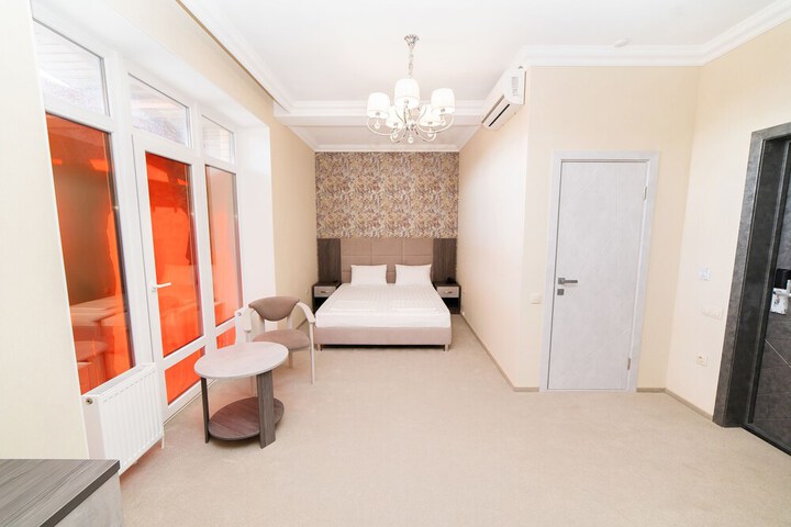 Room 8 of 29