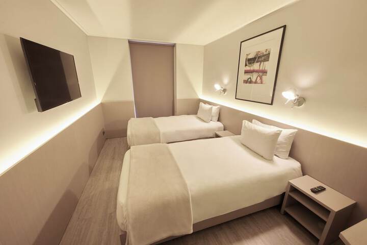 Room 15 of 40