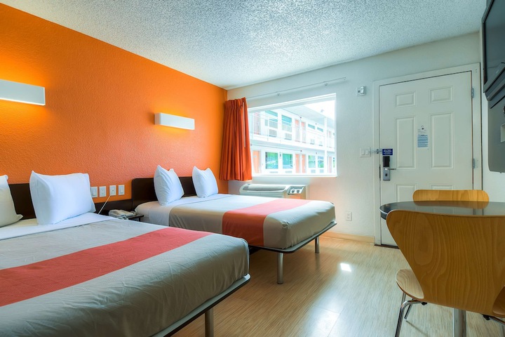 Room 10 of 44