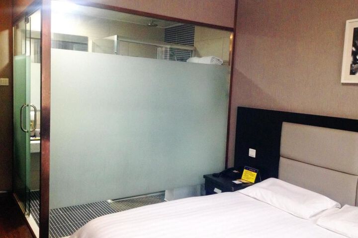 Room 6 of 22