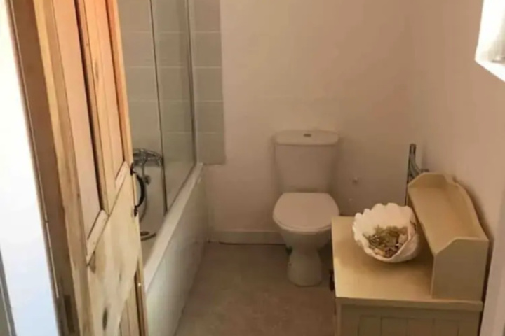 Room 10 of 11