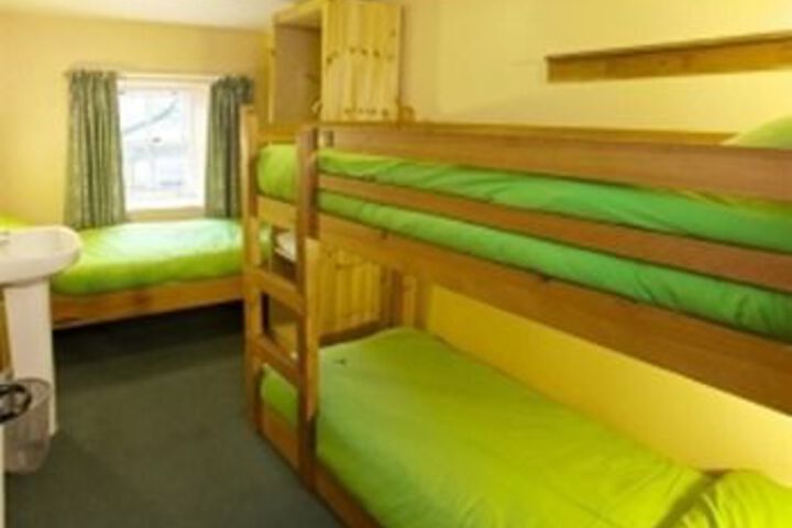 Room 10 of 14