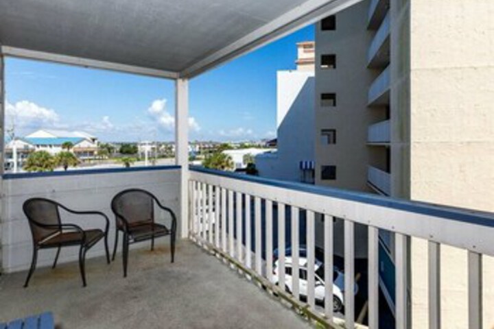 Image of Regatta C 202c by Meyer Vacation Rentals