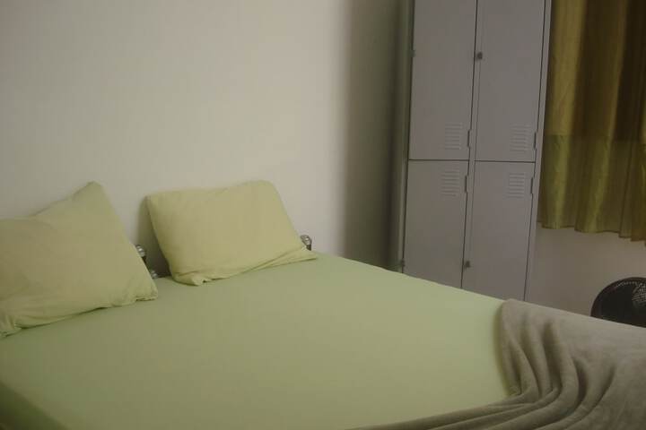 Room 28 of 76