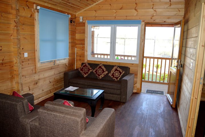 Room 6 of 13