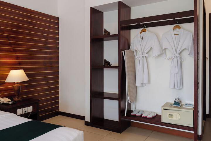Room 43 of 219