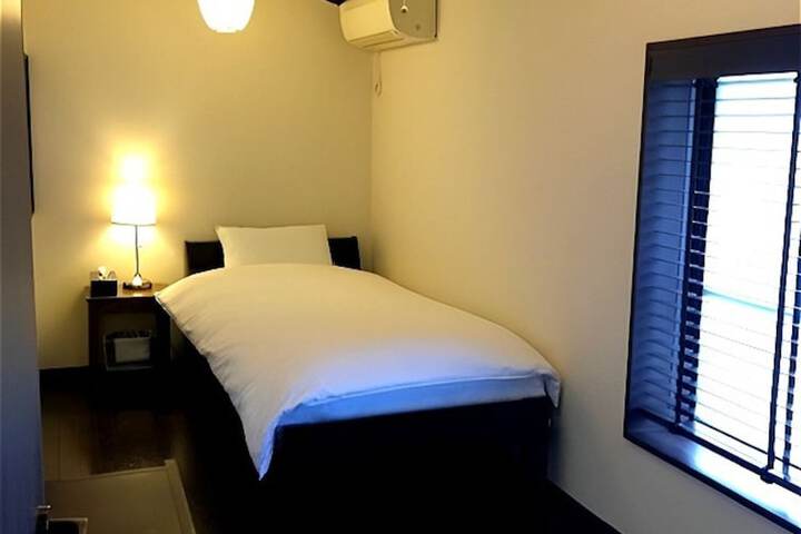 Room 6 of 22