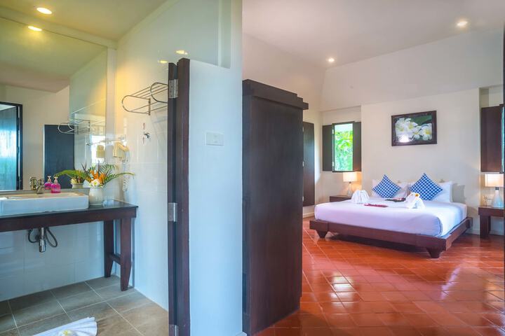 Room 4 of 73
