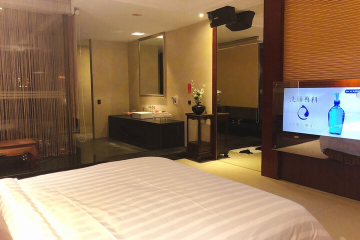 Room 6 of 61