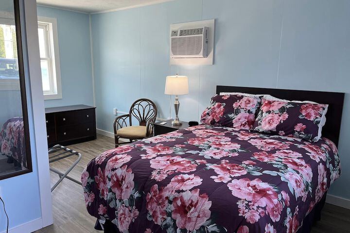 Room 6 of 9