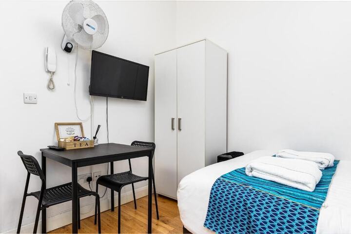 Room 34 of 48