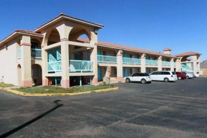 MICROTEL INN AND SUITES DURANT