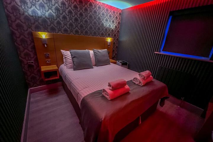 Room 30 of 97