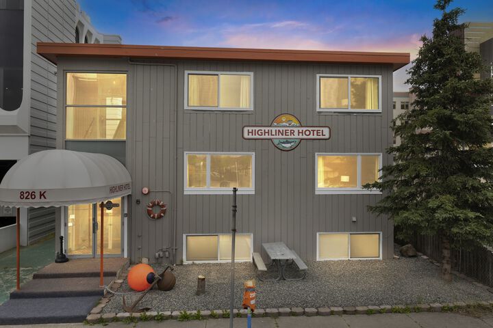 Exterior of Highliner Hotel: Ground Floor Double Queen 111