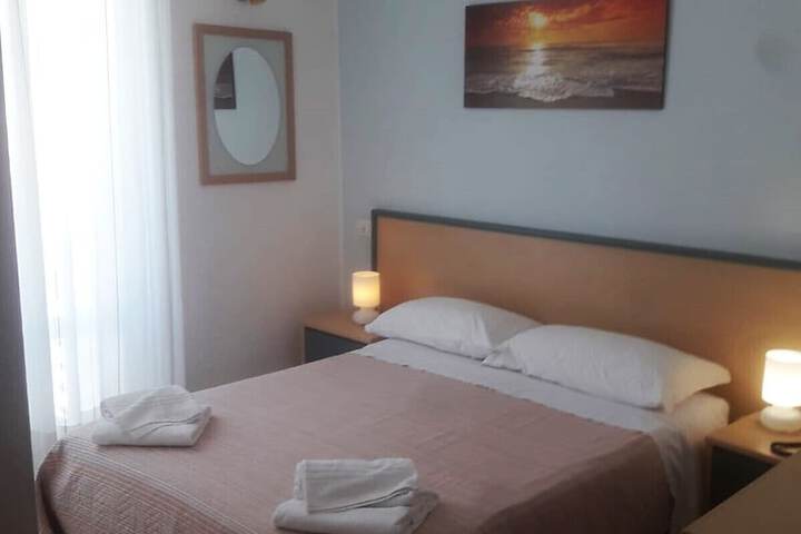 Room 10 of 83