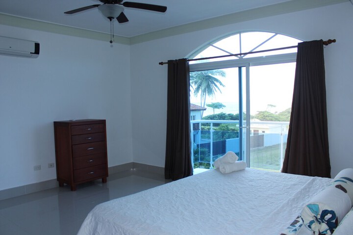 Room 9 of 10