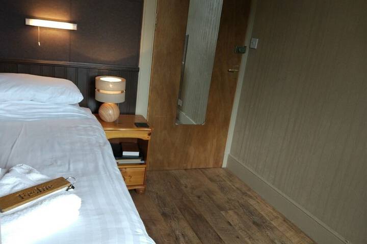 Room 4 of 13