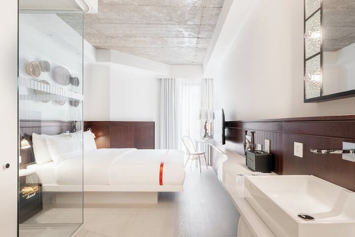 Room 15 of 40