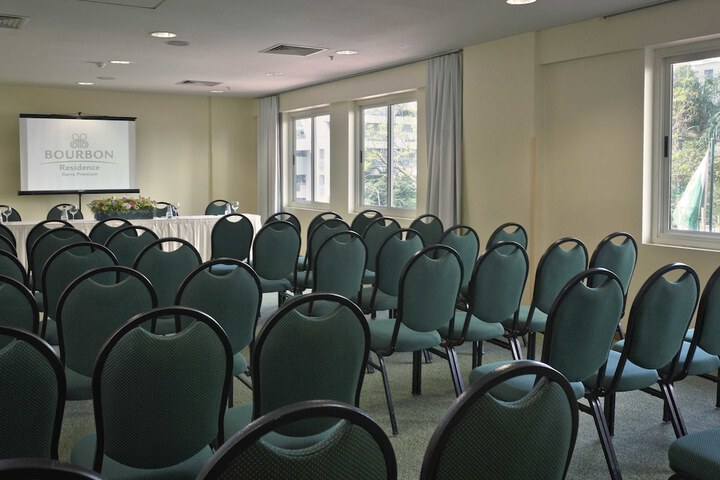 Business Center 77 of 113
