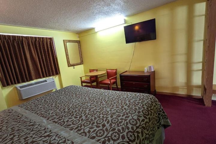 Exterior of Great Plains Budget Inn