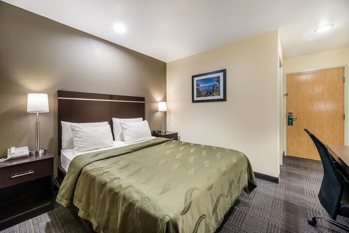Room 8 of 40