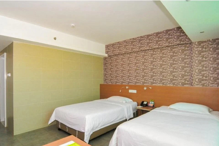 Room 4 of 13