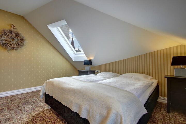 Room 7 of 30