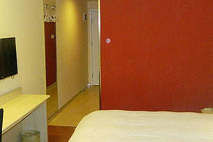 Room 16 of 26