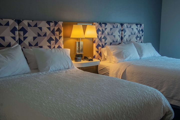 2 Queen Beds Hearing Accessible (3 of 3)
