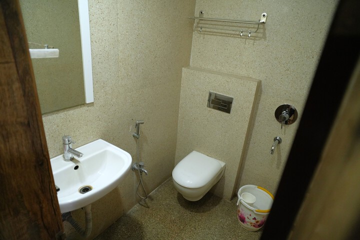 Room 27 of 39