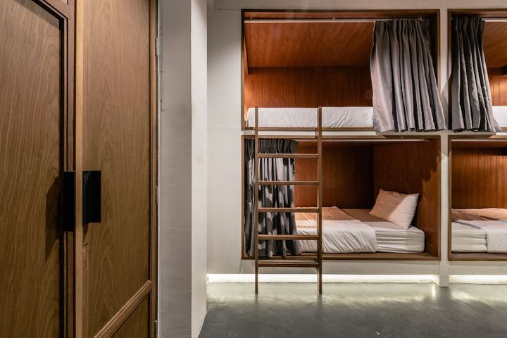 Room 6 of 45