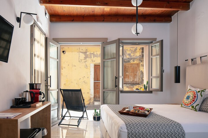 Room 2 of 74