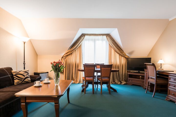 Room 12 of 32