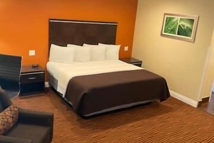 Room 8 of 23