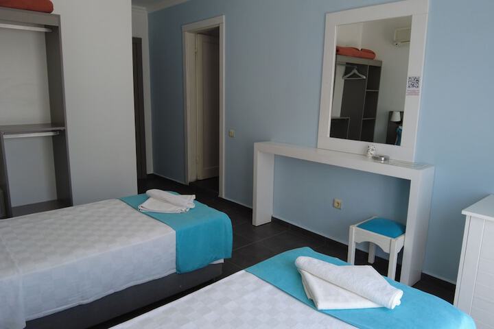 Room 25 of 100