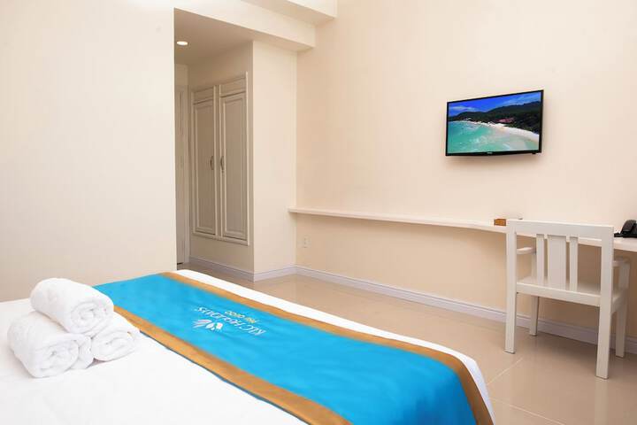 Room 6 of 23