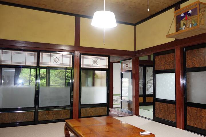 Room 8 of 16