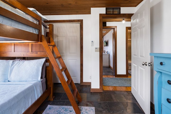 Room 13 of 87