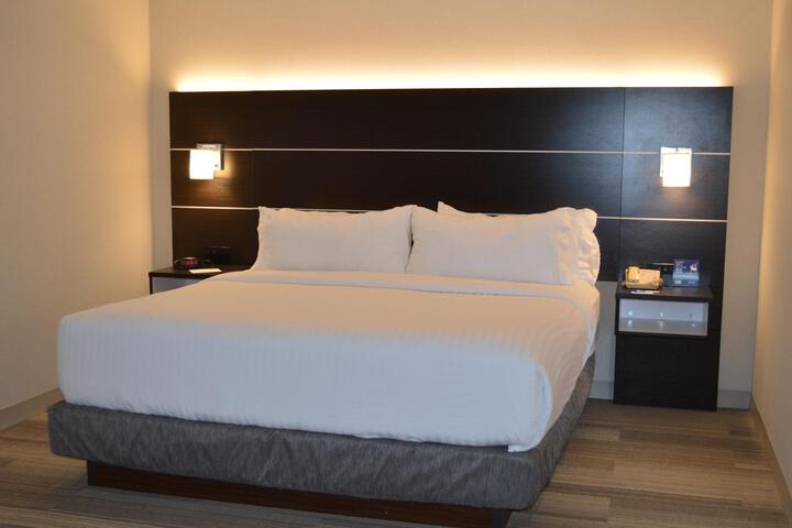 Standard Room, King or Two Doubles (1 of 2)