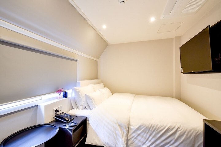 Room 21 of 35