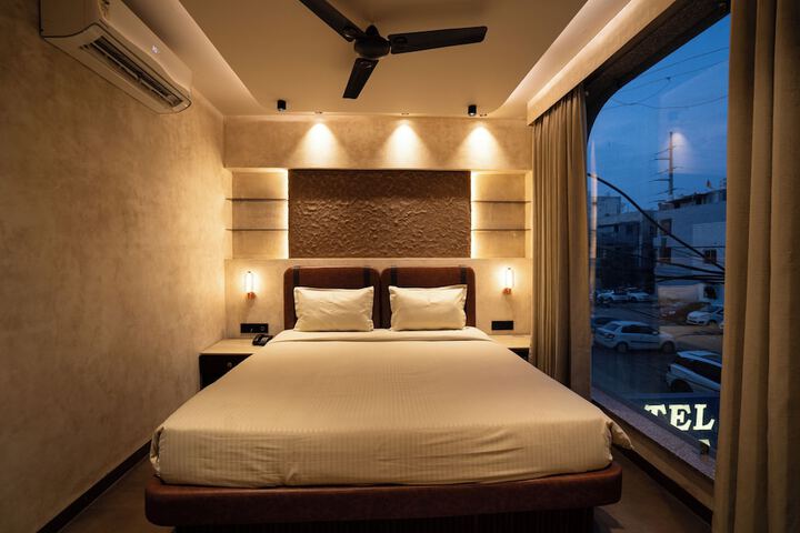 Room 15 of 48