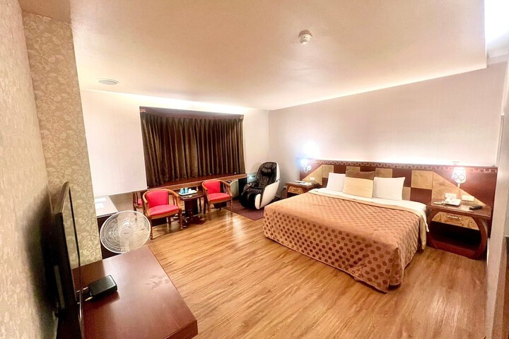 Room 11 of 23