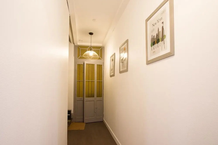 Room 9 of 14